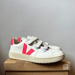 Veja Sneakers - V-Lock Leather Extra White Rose Fluo - LIKE NEW